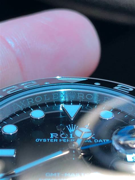 rolex watch rehaut misaligned.